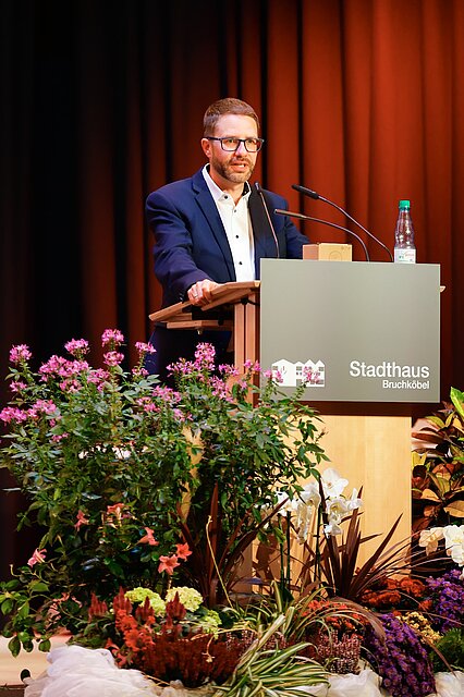 MKK Landrat Thorsten Stolz würdigt die herausragende Arbeit und die Erfolge der SG Bruchköbel.