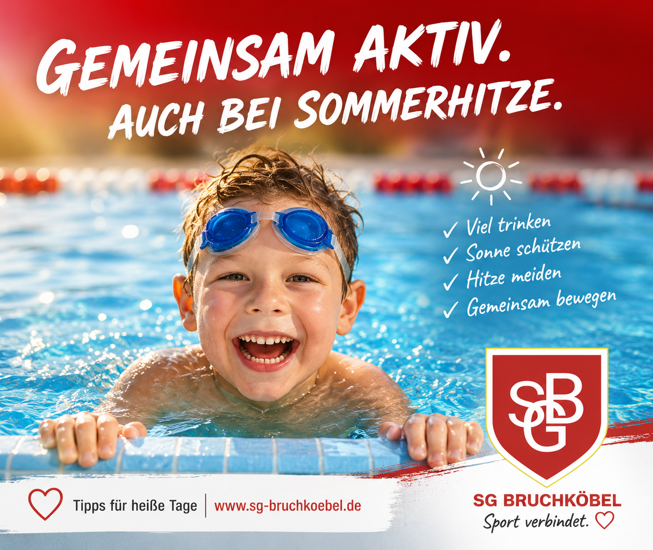 Fröhliches Kind im Schwimmbad mit dem Slogan „Gemeinsam aktiv. Auch bei Sommerhitze.“ und Logo der SG Bruchköbel.